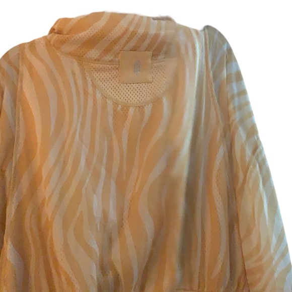 Free People Movement Tan Zebra Print Dolman Sleeve Pullover Windbreak - Picture 9 of 11